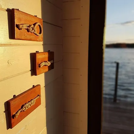 Gemuetliches Hausboot Mit Kamin In *