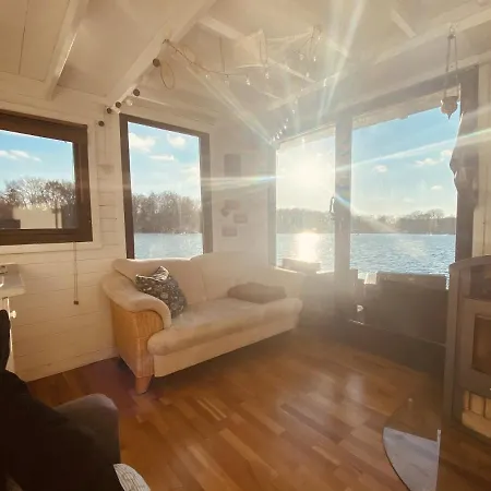 Gemuetliches Hausboot Mit Kamin In بوتيل برلين
